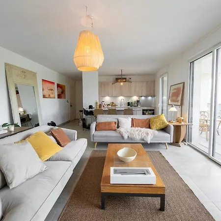 Spacious Bright Contemporary Apartment Bordeaux