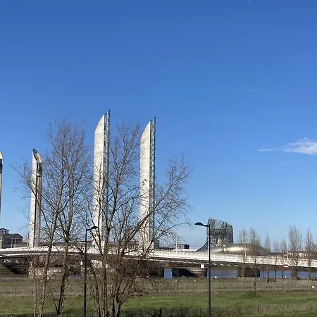 Апартаменты Spacious Bright Contemporary *