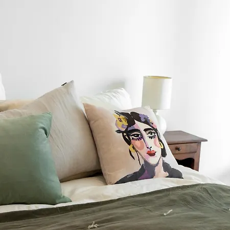 Spacious Bright Contemporary Апартаменты