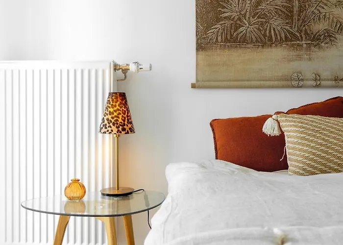 Spacious Bright Contemporary * Бордо