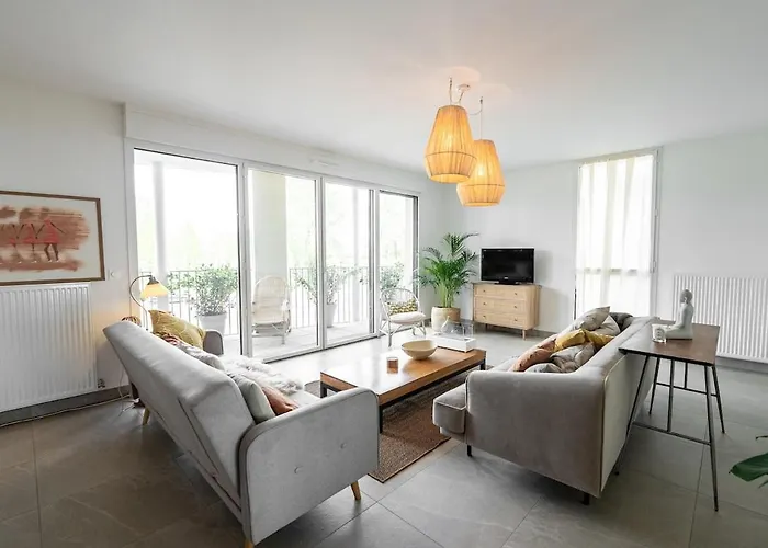 Spacious Bright Contemporary