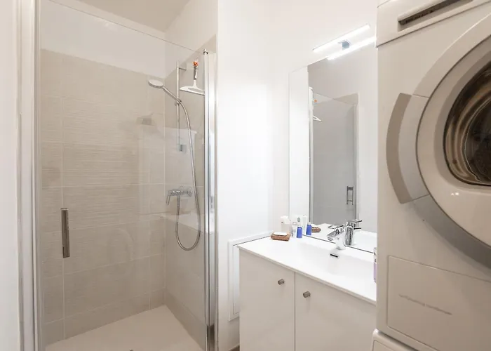 Spacious Bright Contemporary