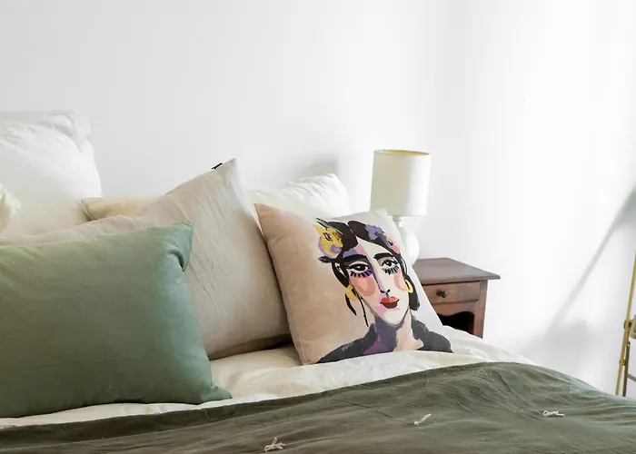 Spacious Bright Contemporary Апартаменты