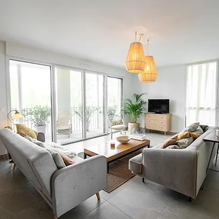 Spacious Bright Contemporary