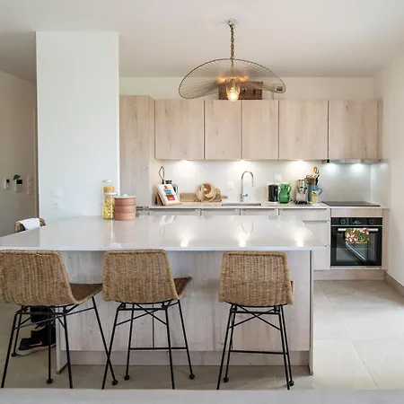 아파트 Spacious Bright Contemporary