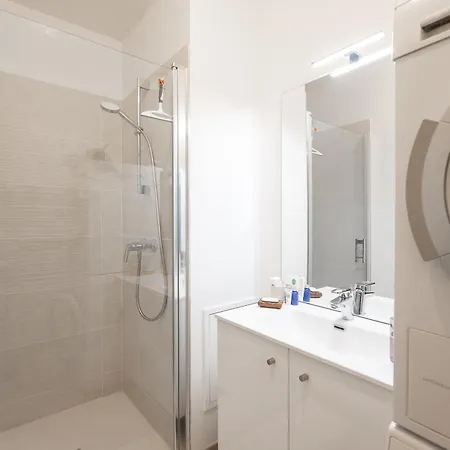 Spacious Bright Contemporary